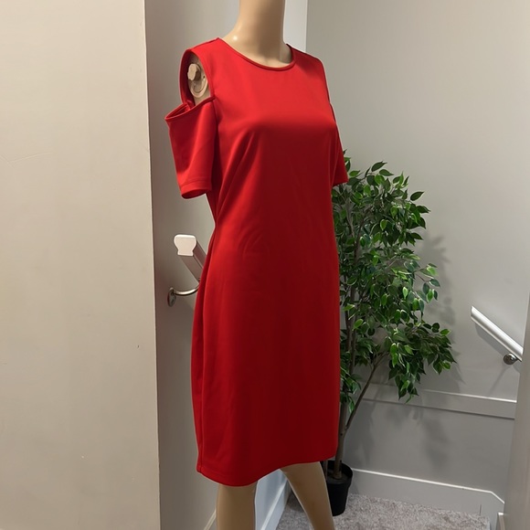 Lori M collection Red Cold Shoulder Dress size MM - Picture 3 of 5